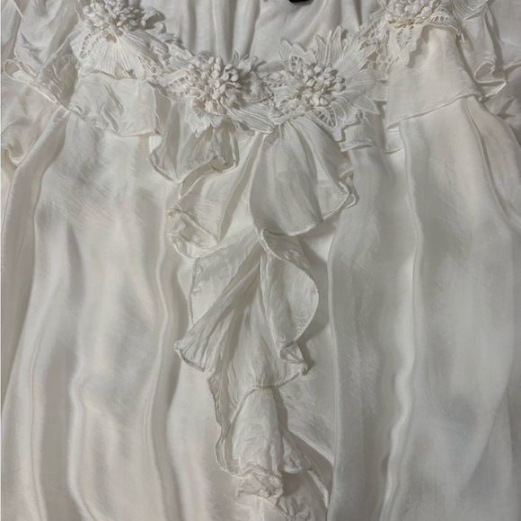 White silk made in Italy blouse. 3D flowers at v neckline. Ruffle front. - Picture 9 of 15